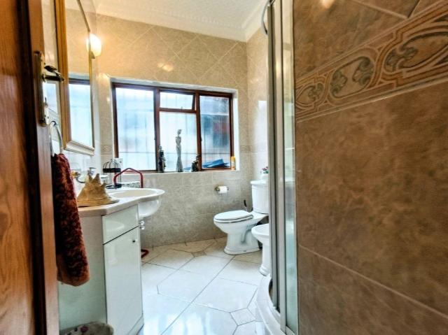 5 Bedroom House For Sale in The Hill