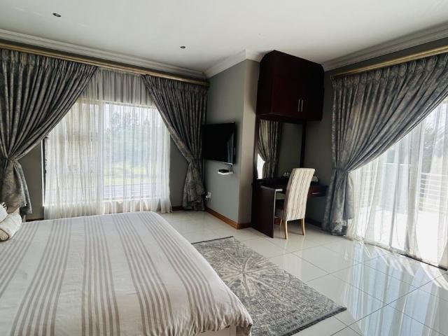 5 Bedroom house for sale in Theresapark, Akasia