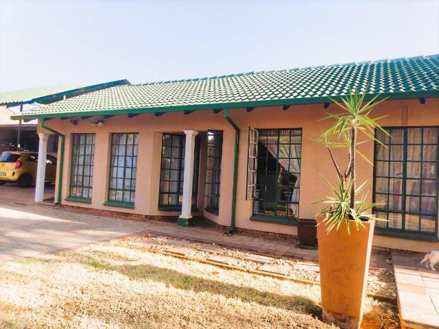 5 Bedroom house for sale in Theresapark, Akasia