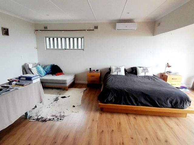 5 Bedroom house for sale in Umdloti Beach