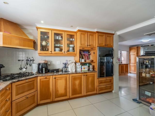 5 Bedroom House For Sale in Umhlanga Central