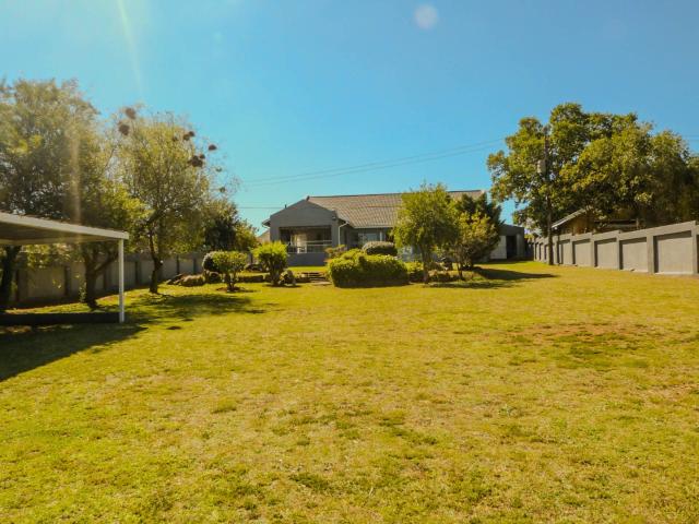5 Bedroom House For Sale in Vaal Marina