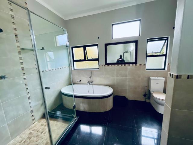 5 Bedroom House For Sale in Van Riebeeck Park
