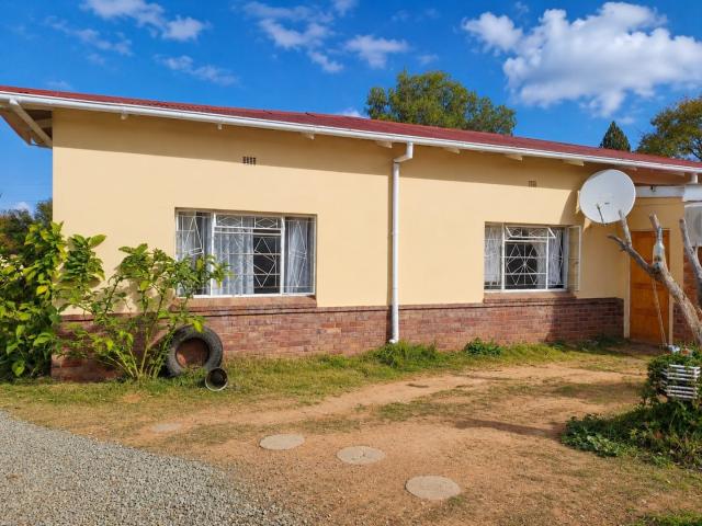5 Bedroom House For Sale in Vryburg
