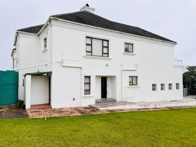 5 Bedroom House in Cove Rock