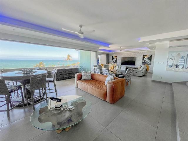 5 Bedroom House in Compensation Beach