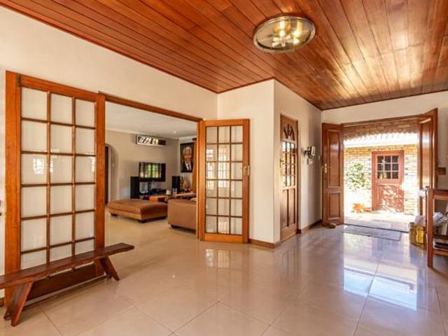 5 Bedroom House in Constantia