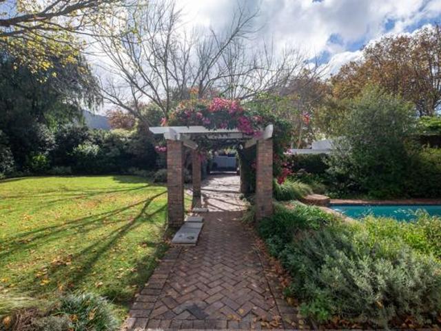 5 Bedroom House in Constantia