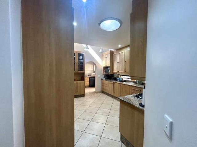 5 Bedroom House in Constantia Kloof
