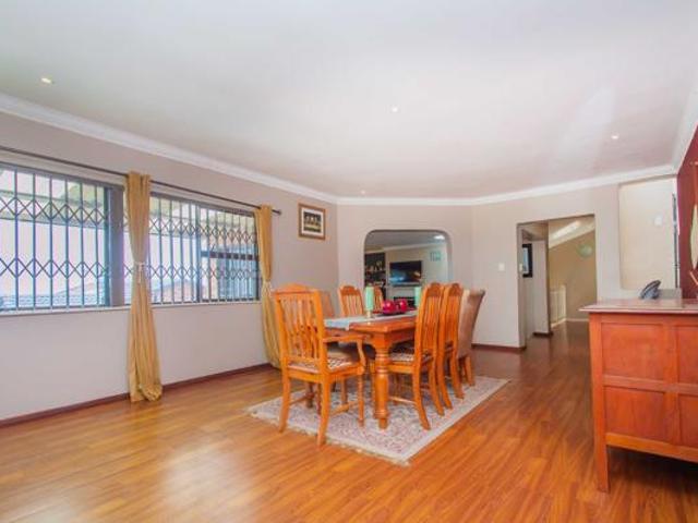 5 Bedroom House in Constantia Kloof