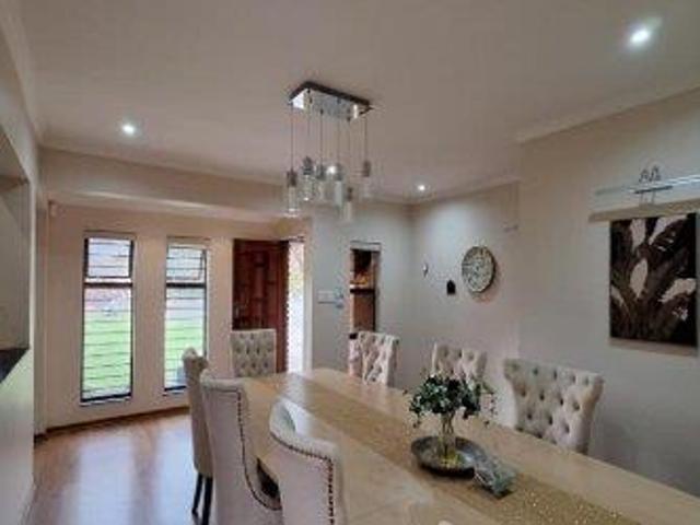5 Bedroom House in Constantia Kloof