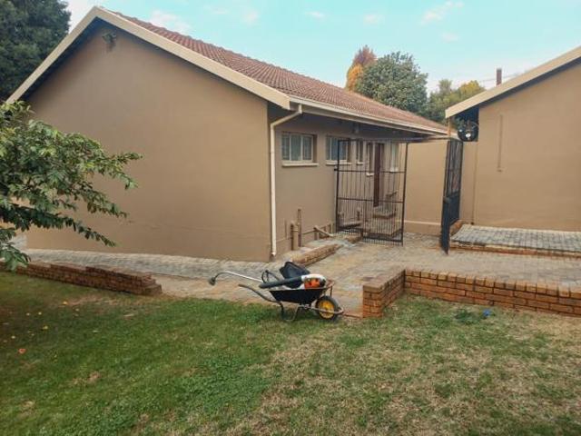 5 Bedroom House in Constantia Park