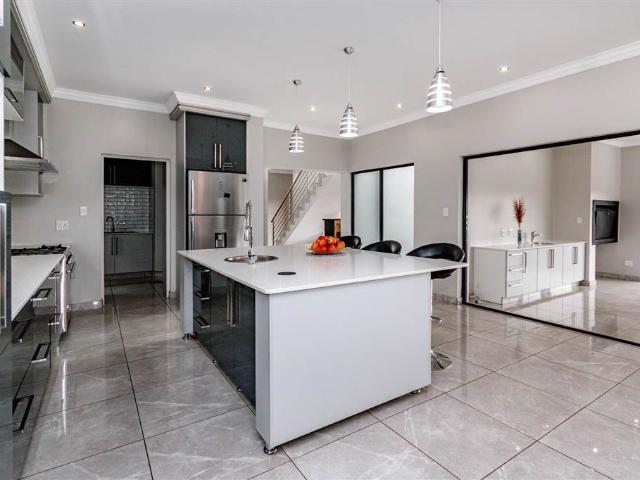 5 Bedroom House in Copperleaf