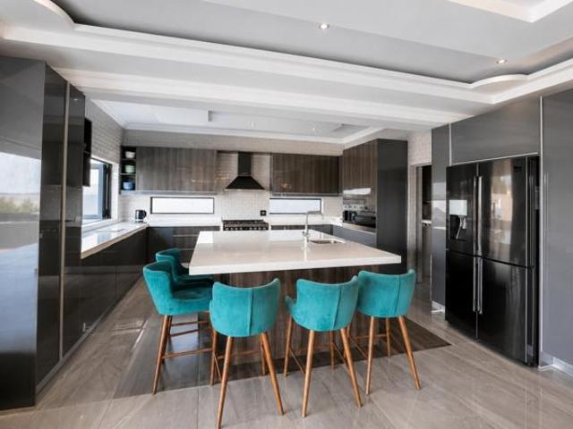 5 Bedroom House in Copperleaf Estate