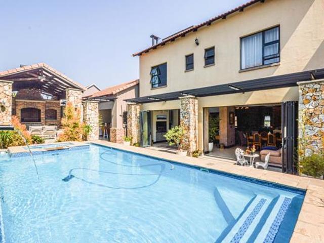 5 Bedroom House in Copperleaf Estate
