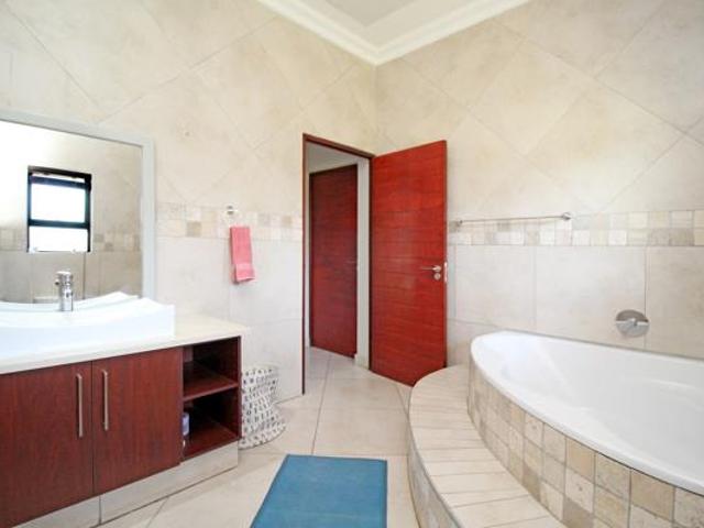 5 Bedroom House in Copperleaf Estate