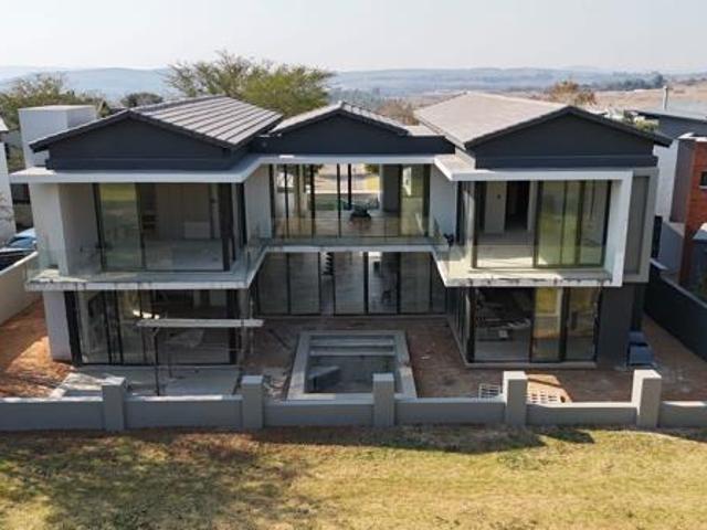 5 Bedroom House in Copperleaf Estate