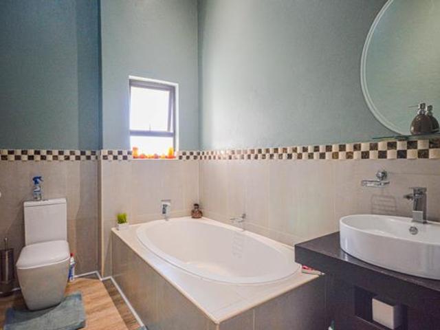 5 Bedroom House in Copperleaf Estate