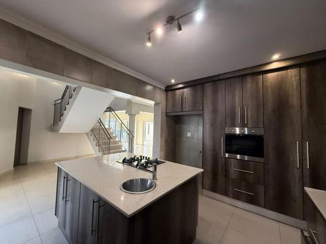 5 Bedroom House in Copperleaf Estate