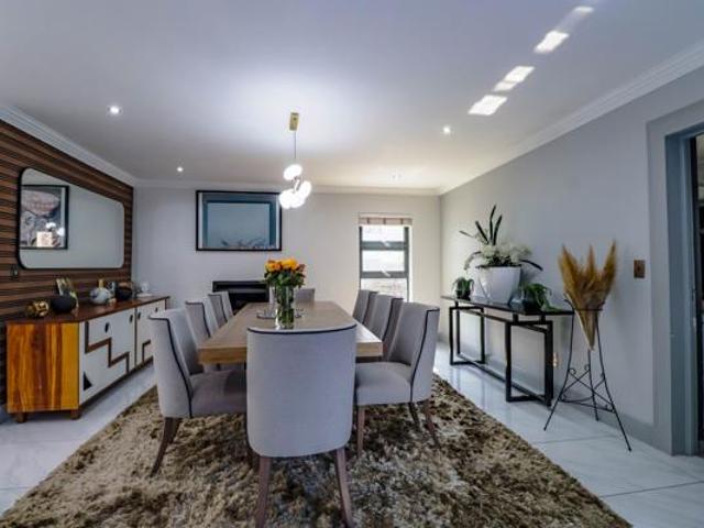 5 Bedroom House in Copperleaf Estate