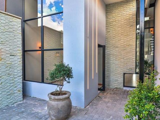 5 Bedroom House in Copperleaf Estate