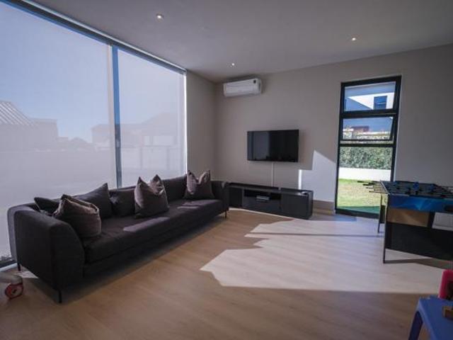 5 Bedroom House in Copperleaf Estate