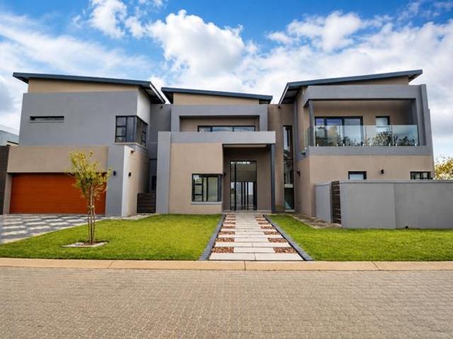 5 Bedroom House in Copperleaf Estate
