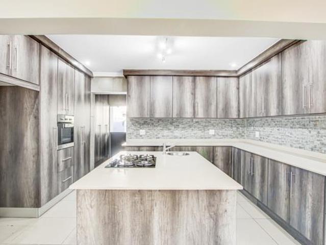 5 Bedroom House in Copperleaf Estate