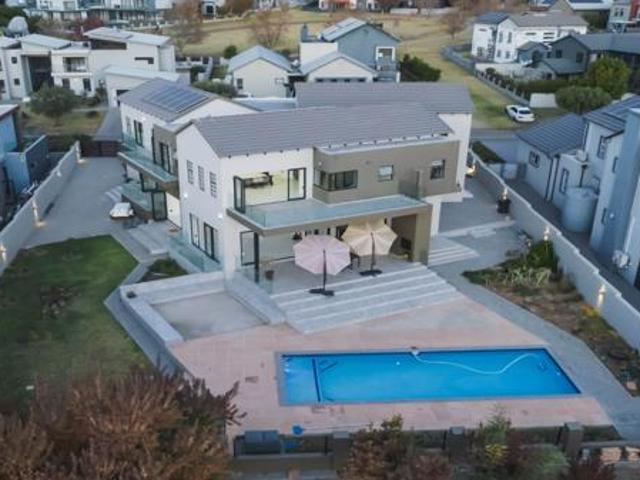 5 Bedroom House in Copperleaf Estate