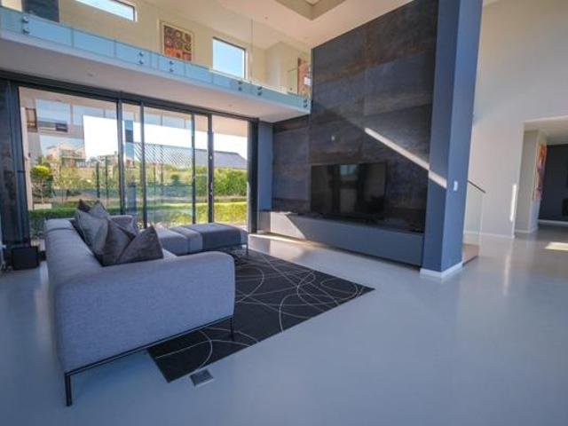 5 Bedroom House in Copperleaf Estate