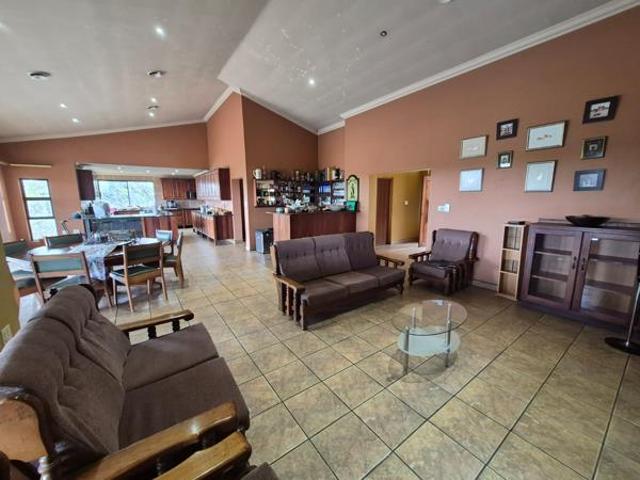 5 Bedroom House in Cornwall Hill
