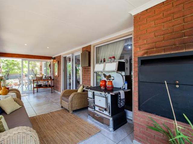 5 Bedroom House in Cornwall Hill