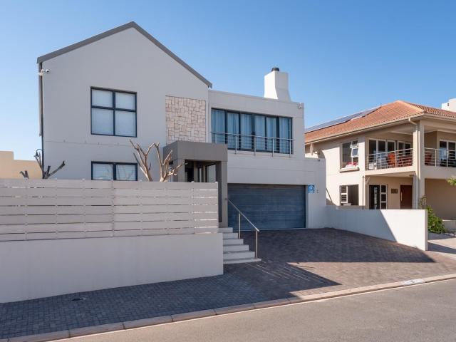 5 Bedroom House in Calypso Beach