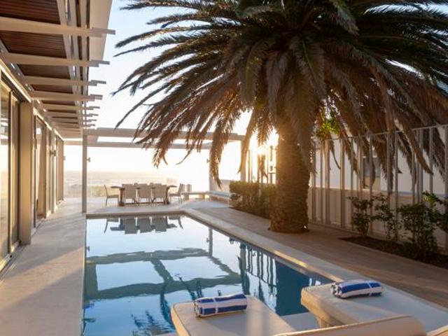5 Bedroom House in Camps Bay