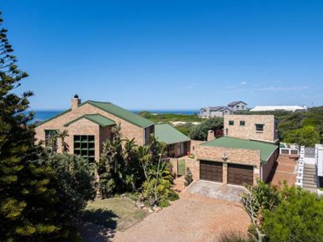 5 Bedroom House in Cape St Francis