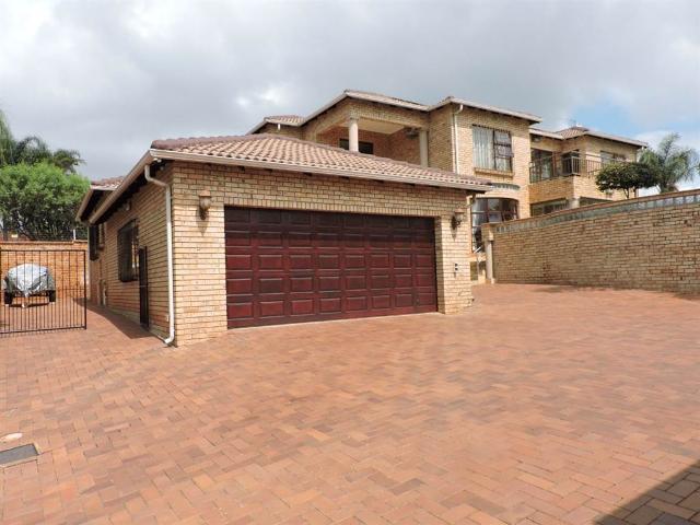 5 Bedroom House in Chancliff Ridge