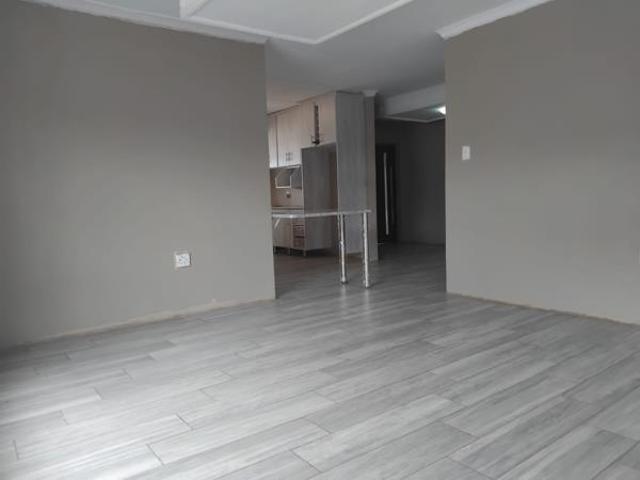 5 Bedroom House in Chroom Park