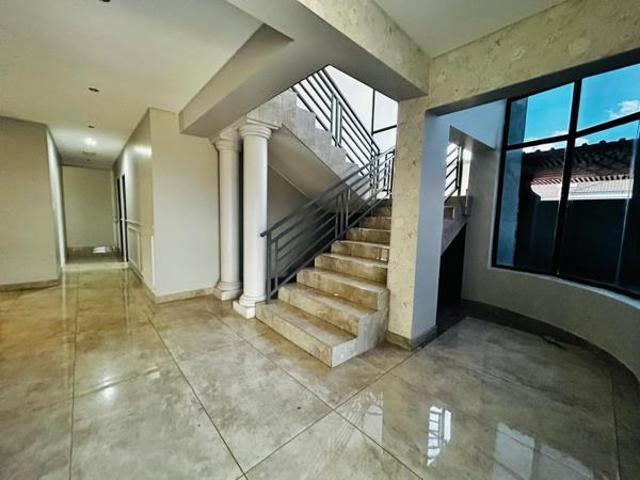 5 Bedroom House in Chroom Park