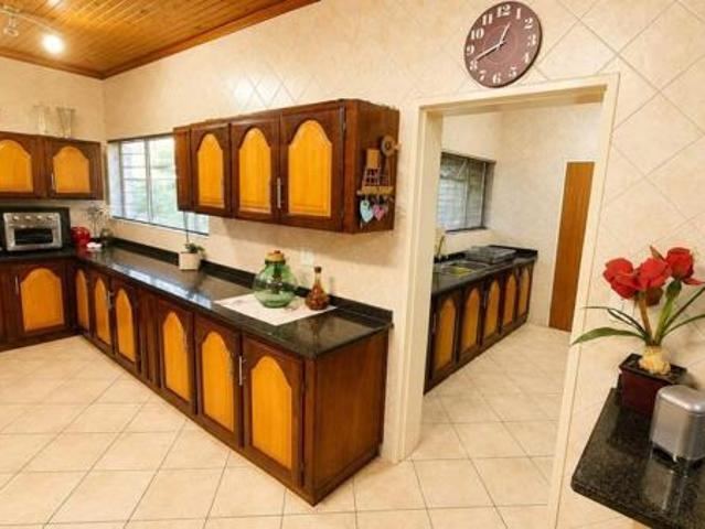 5 Bedroom House in Chroom Park