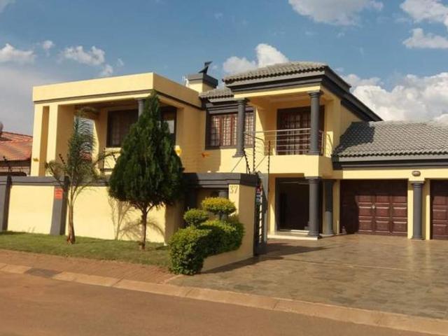 5 Bedroom House in Chroompark