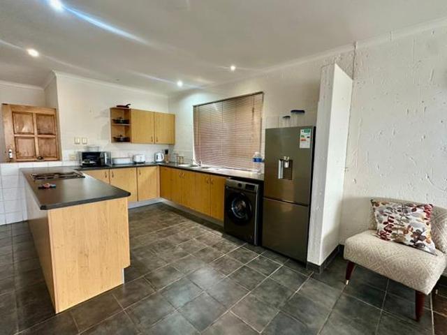 5 Bedroom House in Cintsa East