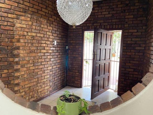 5 Bedroom House in Clubview