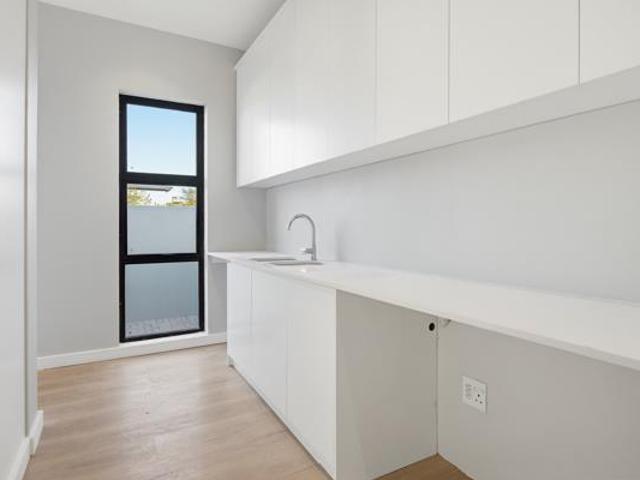 5 Bedroom House in Clara Anna Fontein