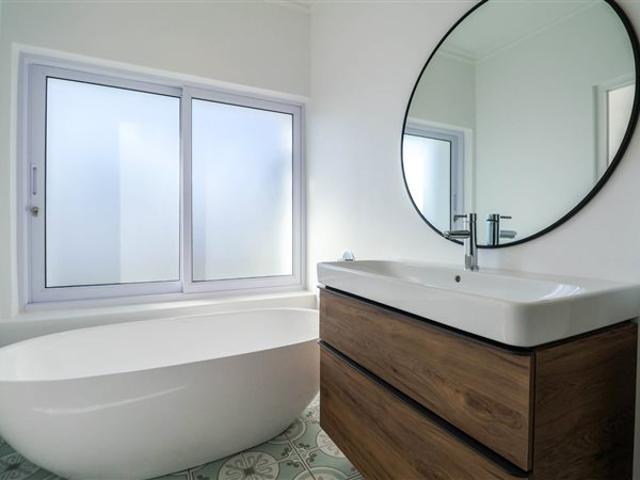 5 Bedroom House in Cutty Sark