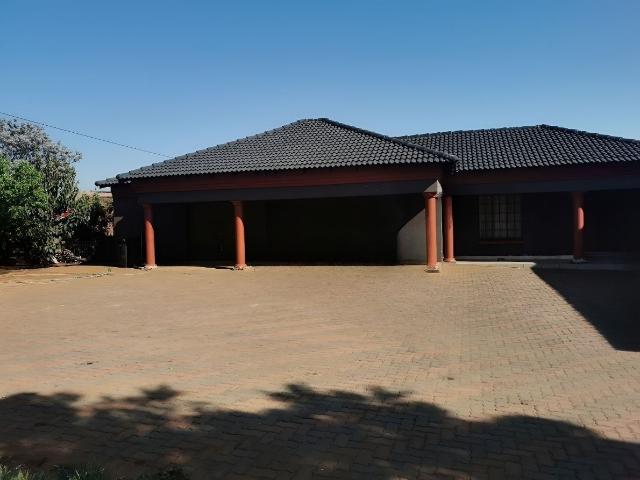 5 Bedroom House in Cultura Park