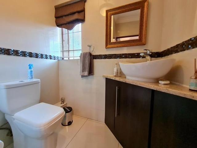 5 Bedroom House in Amberfield Manor