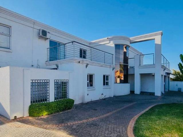 5 Bedroom House in Aerorand
