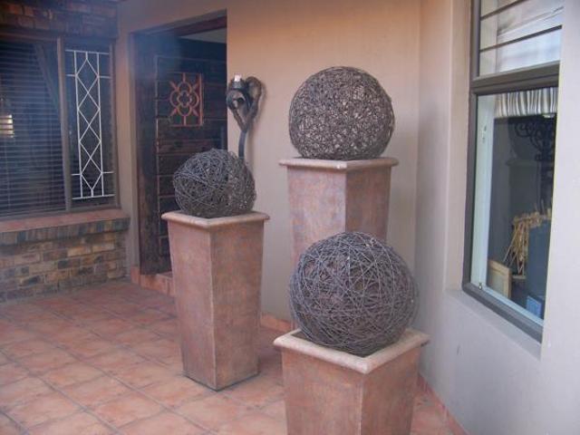 5 Bedroom House in Aerorand