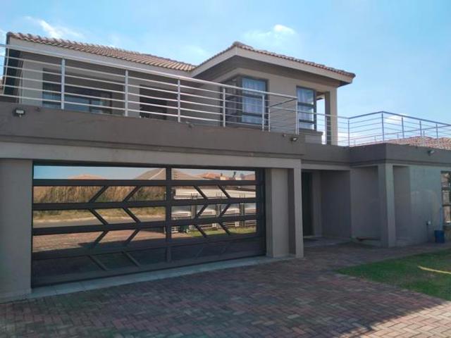5 Bedroom House in Aerorand