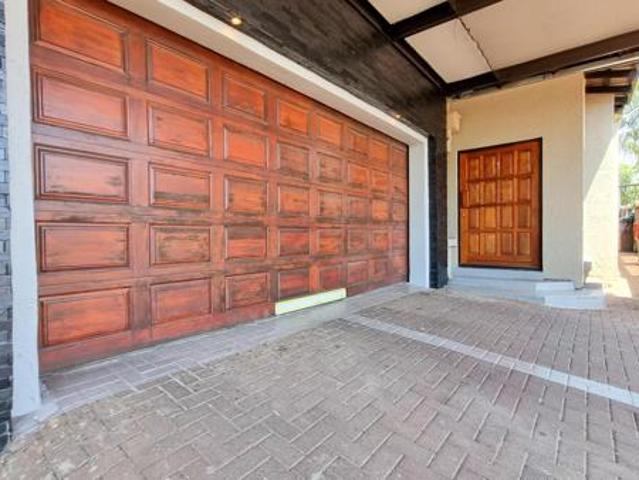 5 Bedroom House in Aerorand